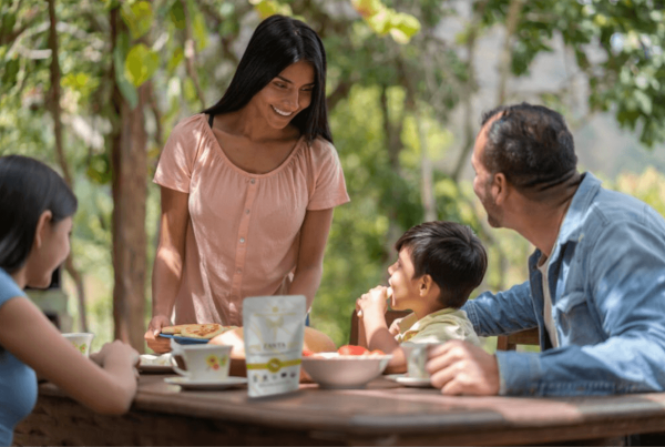 la mejor panela, Panela colombiana, Tradición de la panela, Historia de la panela, Cosecha de caña de azúcar, Sabor auténtico de Colombia, Endulzante natural, Producción de panela, Cultura colombiana Cauca y la panela ,Valle del Cauca y la caña de azúcar, Gastronomía colombiana, Agricultura sostenible, Productos de Heincke Group, Sostenibilidad y panela, Influencia de la panela colombiana, Historia de la caña de azúcar en Colombia, Origen de la mejor panela, Tradiciones culinarias de Colombia, Tesoro de la tierra colombiana